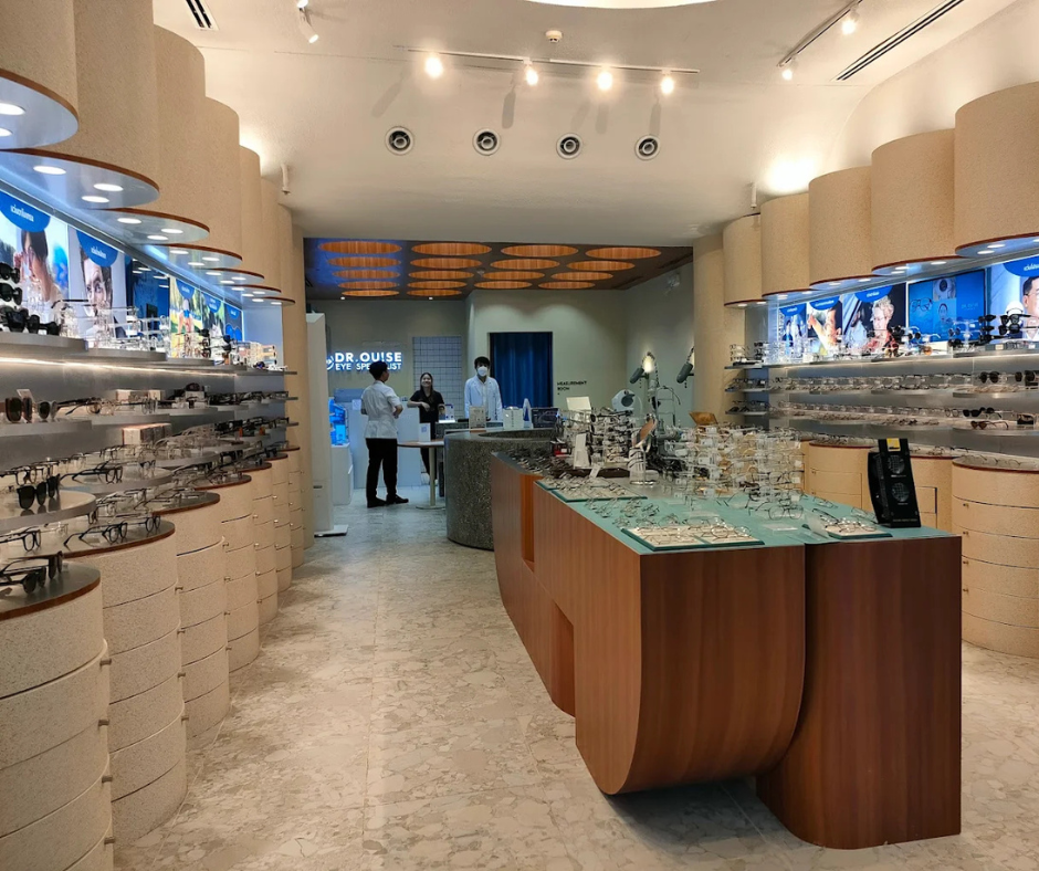 ภายในร้าน Dr.Ouise Eye Specialist