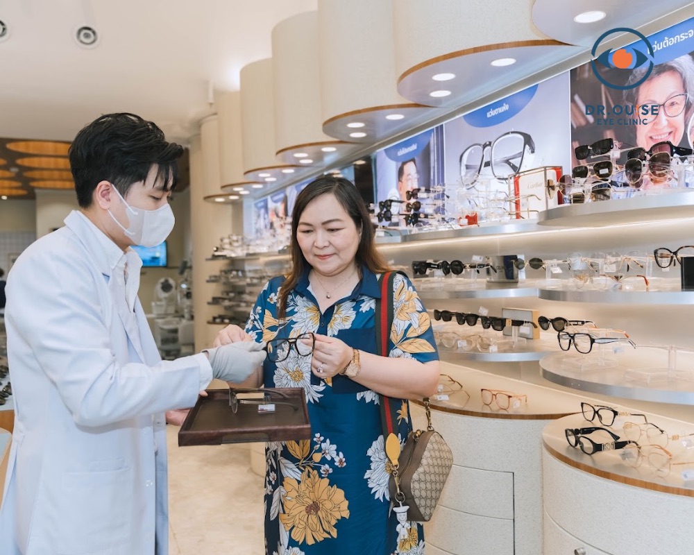 คลินิกหมอตาใกล้ฉัน รังสิต-ดอนเมือง แนะนำตัดเลนส์โปรเกรสซีฟ